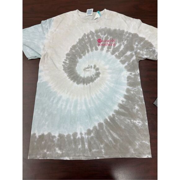 NWT Simply Southern Tie Dye Seahorse Logo Short Sleeve Tee Size Medium - Picture 1 of 6